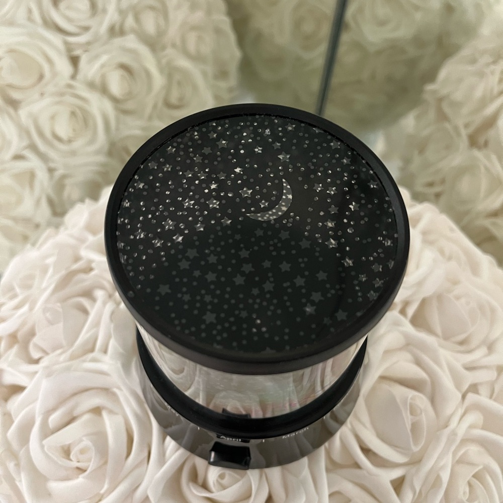 LED Star Projector night light - Picture 9 of 10
